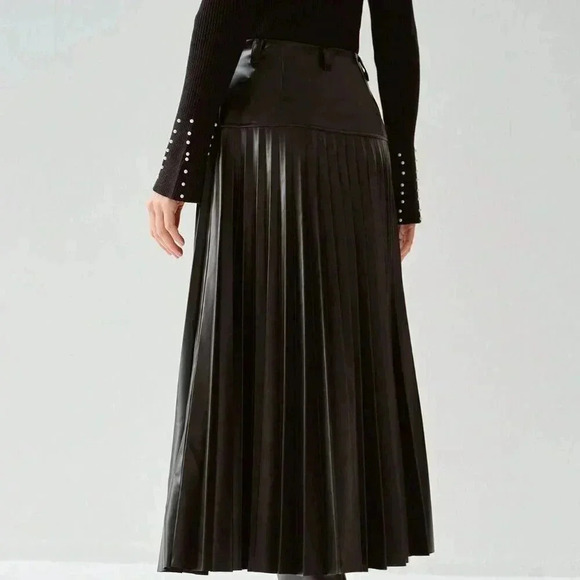 Black Casual Women's Romantic Black Pleated PU Skirt - Picture 4 of 5